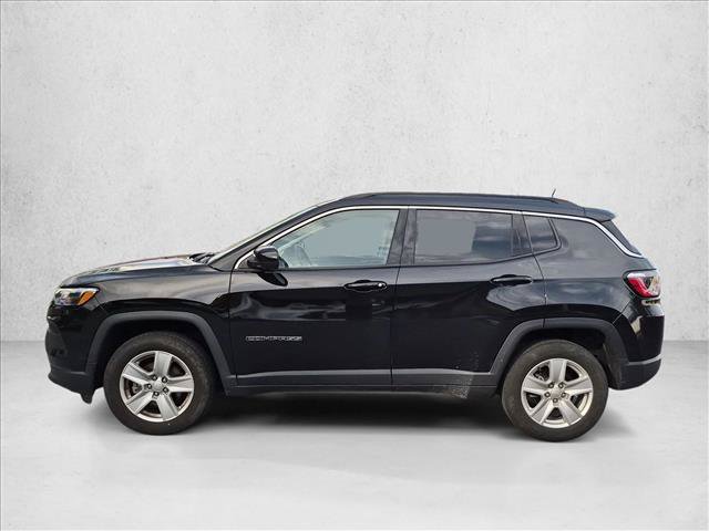 Used 2022 Jeep Compass Latitude w/ Sun and Sound Group AWD/4WD image 7