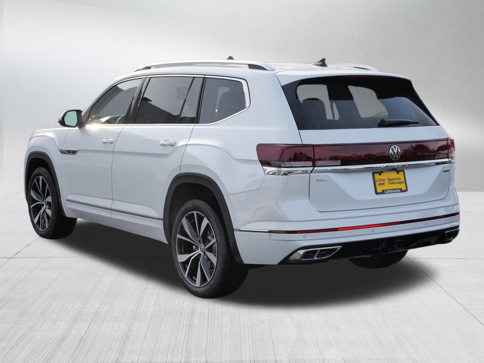Certified 2024 Volkswagen Atlas SEL Premium R-Line image 5