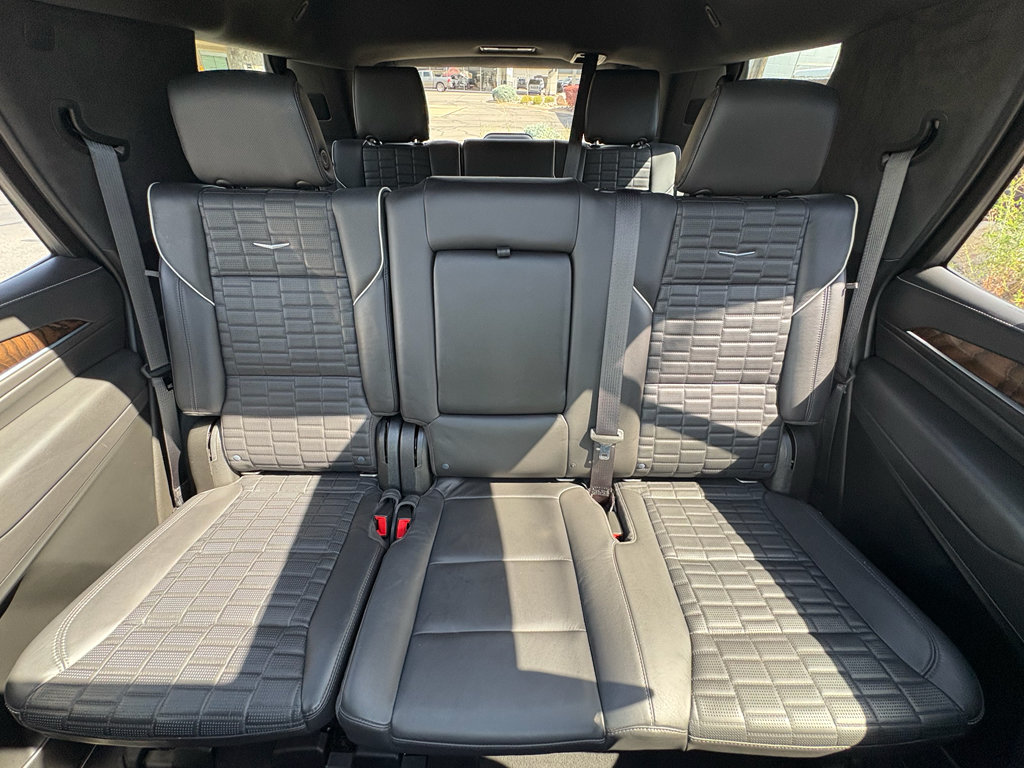Used 2021 Cadillac Escalade Premium Luxury Platinum AWD/4WD image 32