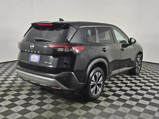 Used 2023 Nissan Rogue SV image 3