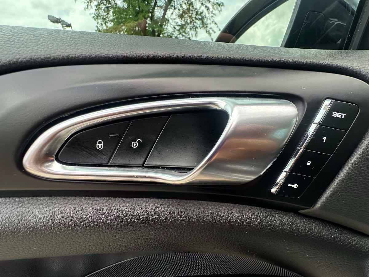 Used 2017 Porsche Cayenne AWD/4WD image 26