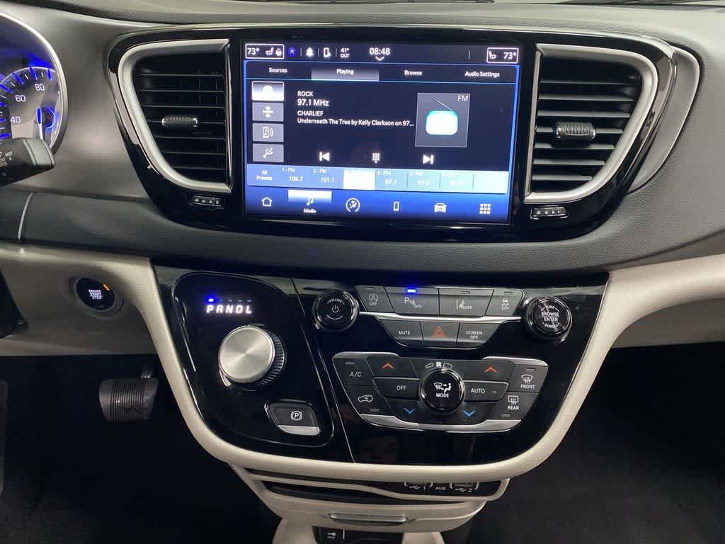 Used 2024 Chrysler Pacifica Touring-L image 25