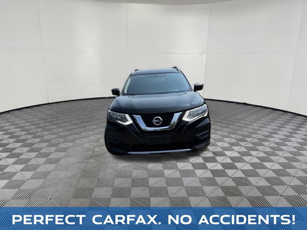 Used 2017 Nissan Rogue SV w/ SV Premium Package FWD image 2
