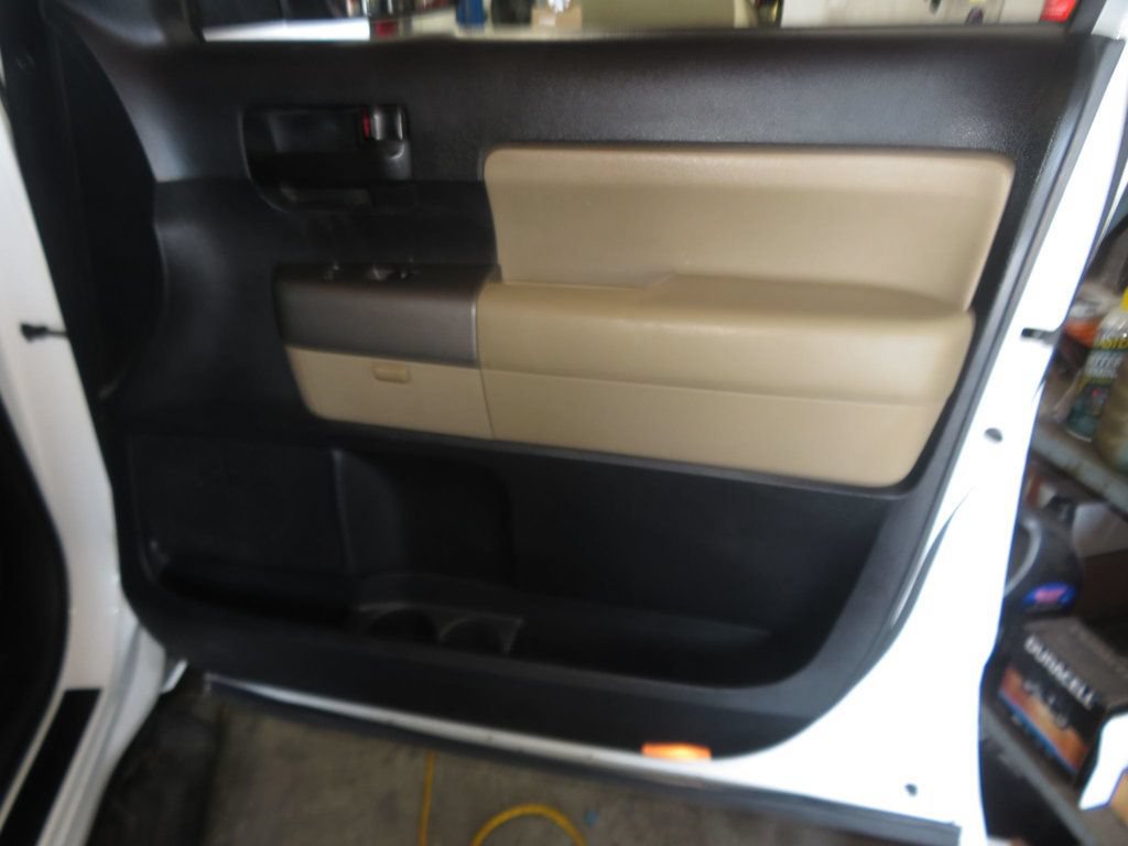 Used 2015 Toyota Sequoia SR5 AWD/4WD image 35