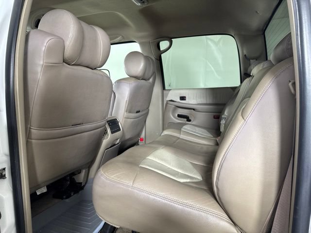 Used 2006 GMC Sierra 2500 SLE w/ Heavy-Duty Power Package AWD/4WD image 12