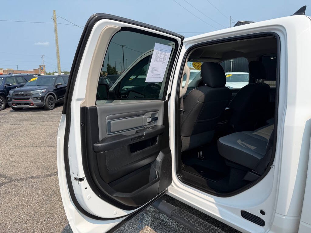 Used 2022 RAM 1500 Classic SLT w/ Electronics Convenience Group AWD/4WD image 34
