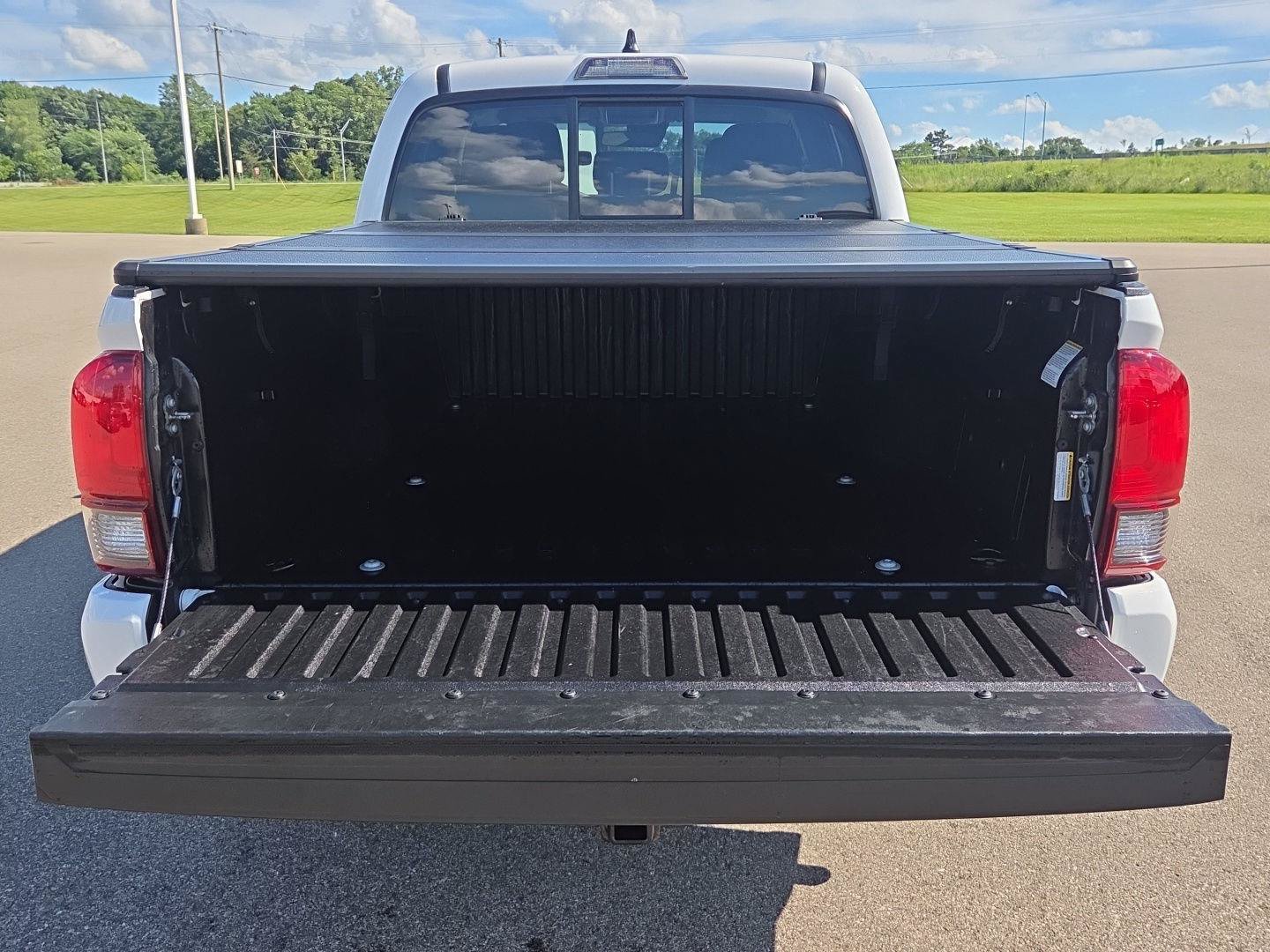 Used 2020 Toyota Tacoma SR AWD/4WD image 7