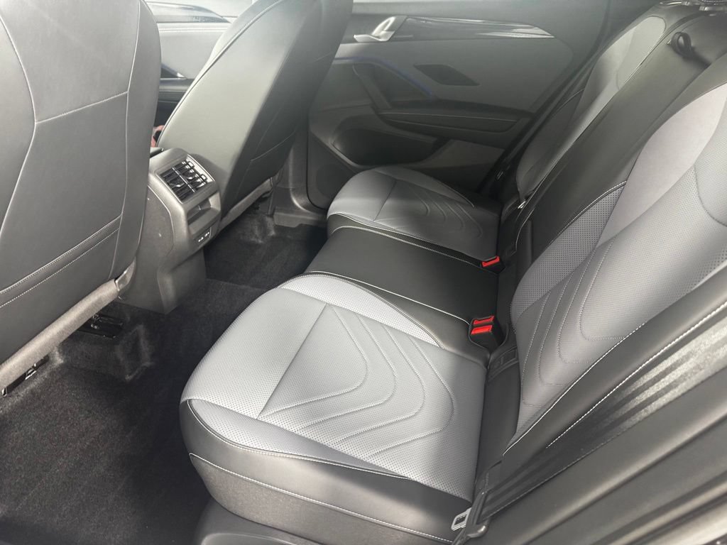 Used 2025 Volkswagen Tiguan SE R-Line AWD/4WD image 15