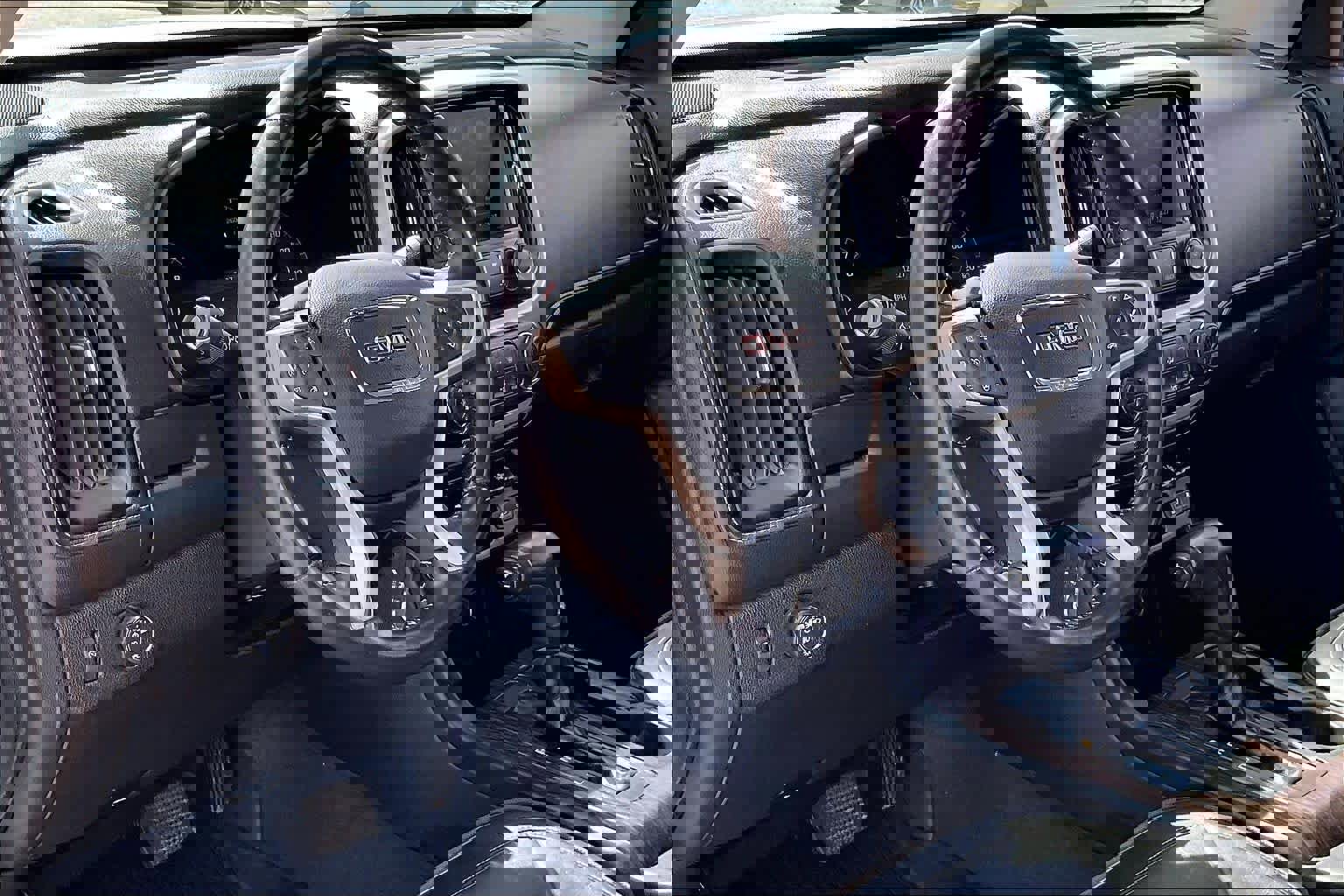 Used 2020 GMC Canyon Denali image 17