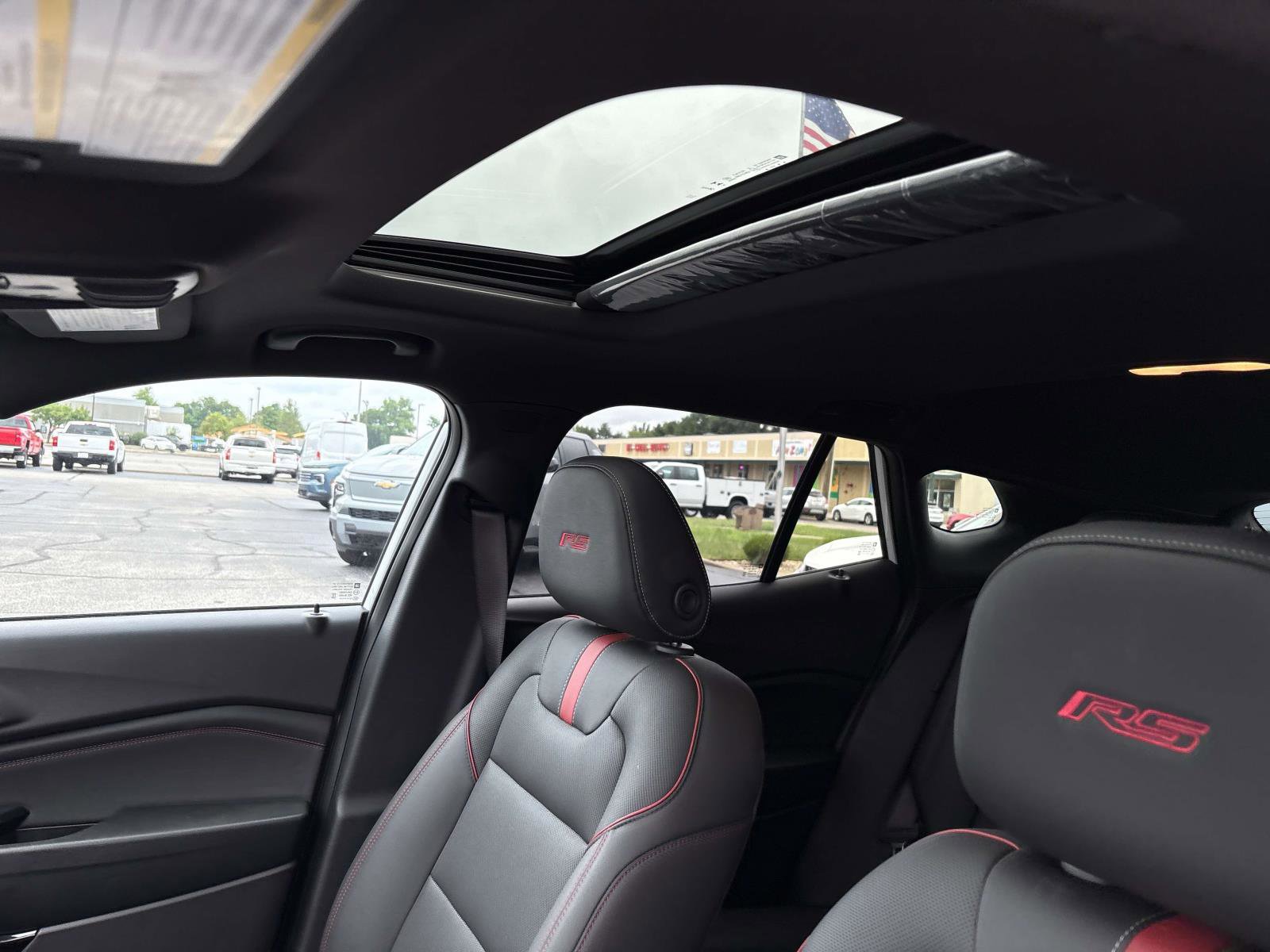 New 2025 Chevrolet Trax RS w/ Sunroof Package image 11