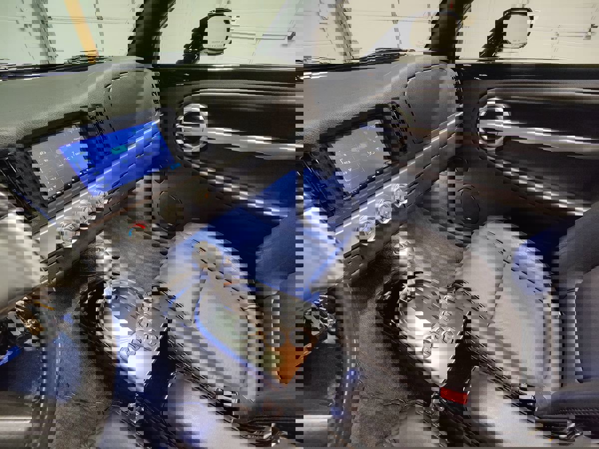 Used 2004 Chevrolet SSR w/ Preferred Equipment Group image 30