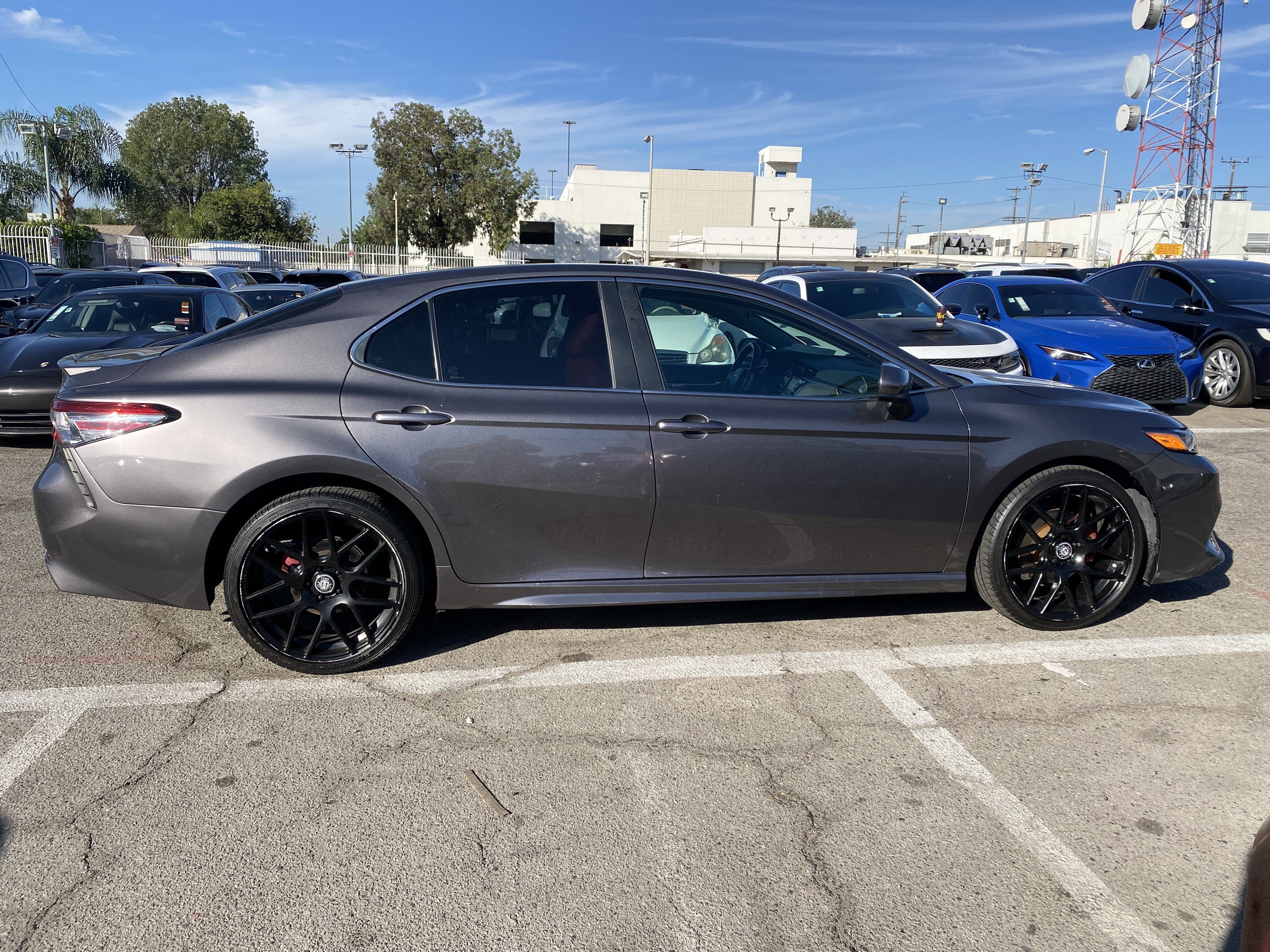 Used 2018 Toyota Camry SE FWD image 9