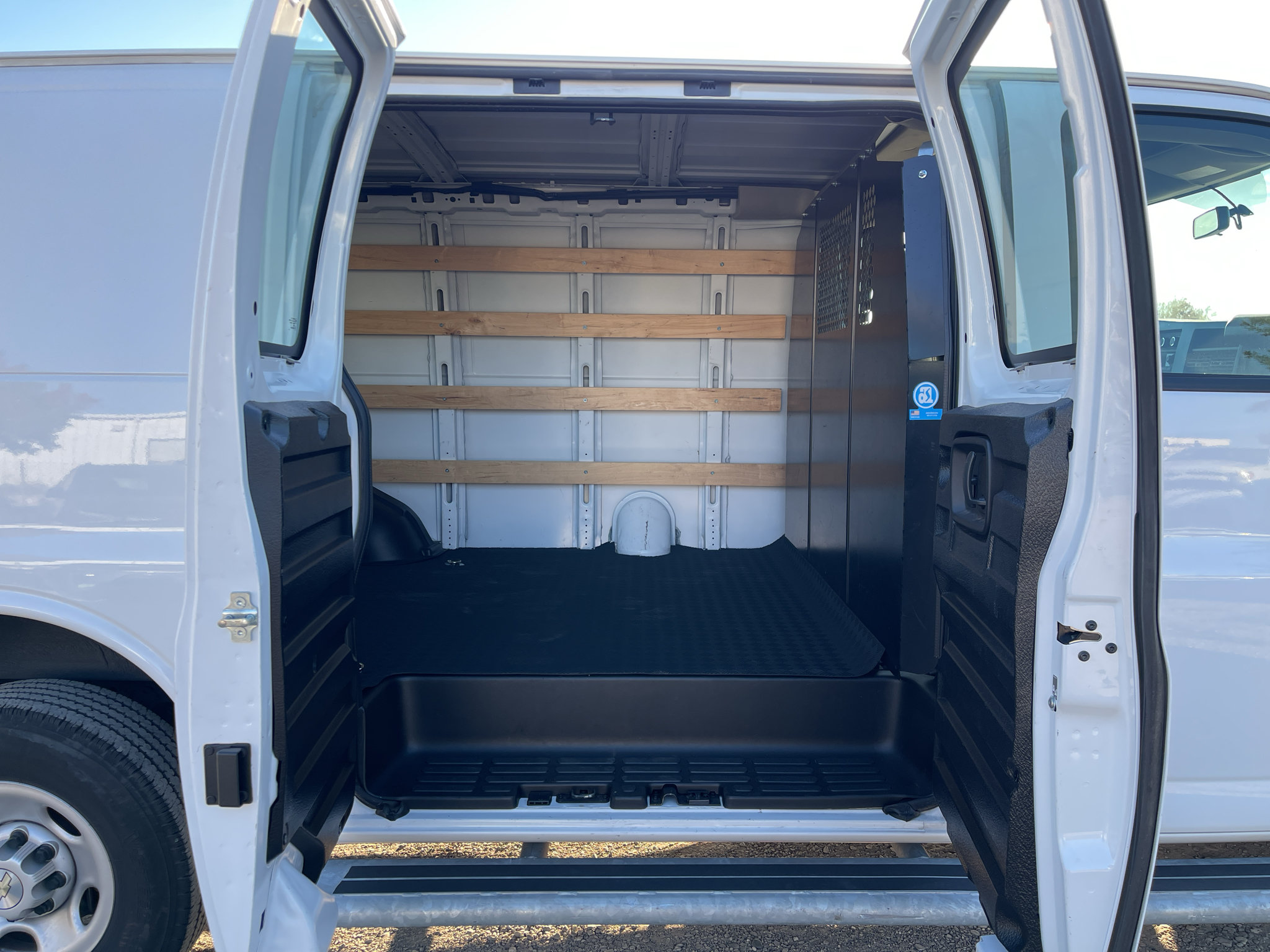 Used 2024 Chevrolet Express 2500 w/ Driver Convenience Package RWD image 15