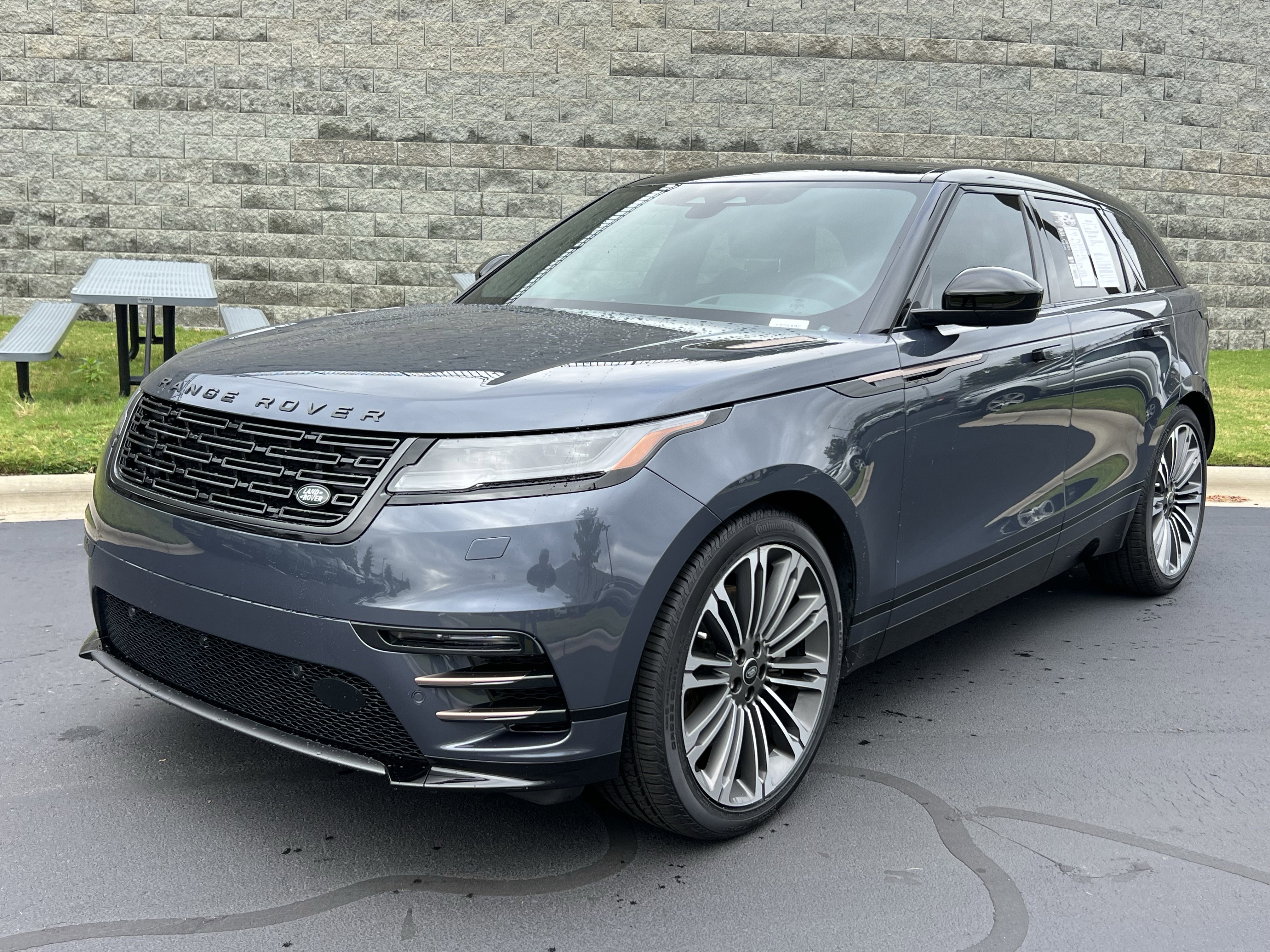 Used 2024 Land Rover Range Rover Velar Dynamic HSE image 2