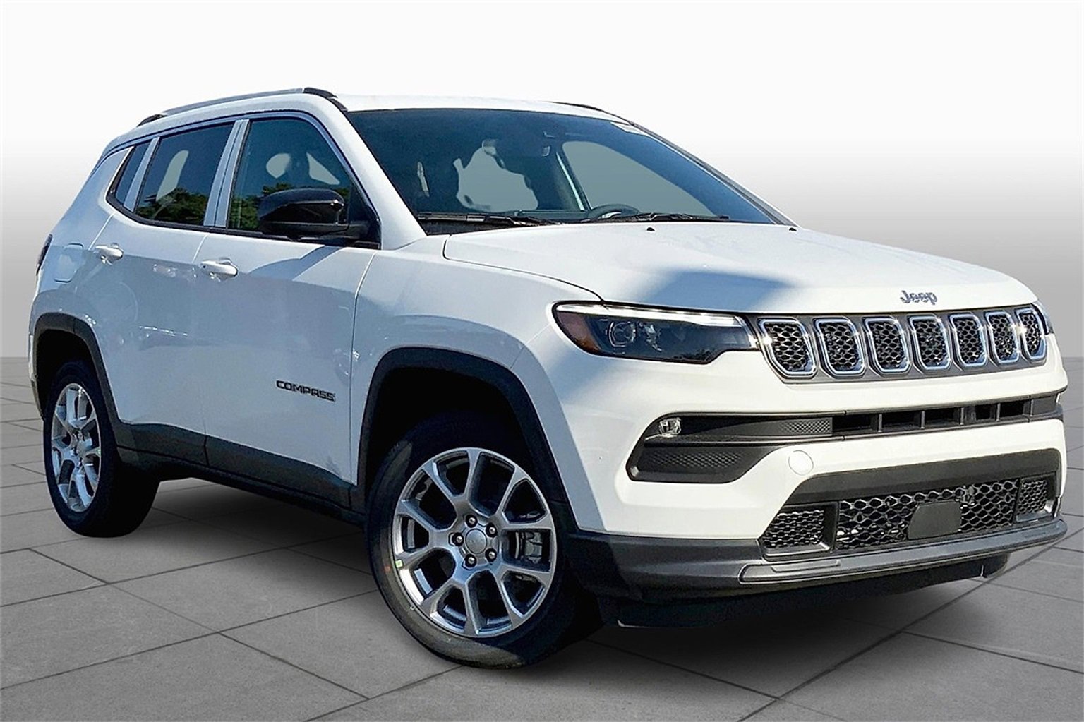 New 2023 Jeep Compass Latitude w/ Sun and Sound Group image 16