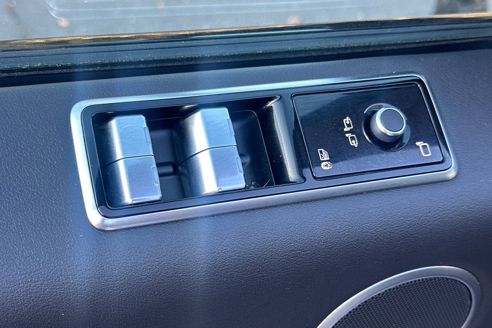 Used 2020 Land Rover Range Rover Sport HSE image 13