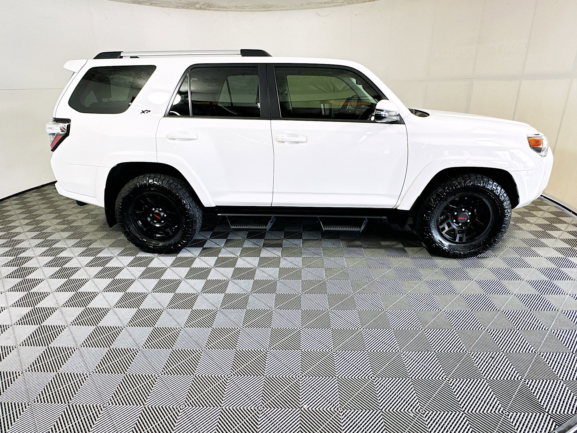 Used 2023 Toyota 4Runner SR5 Premium w/ Moonroof Package RWD image 2