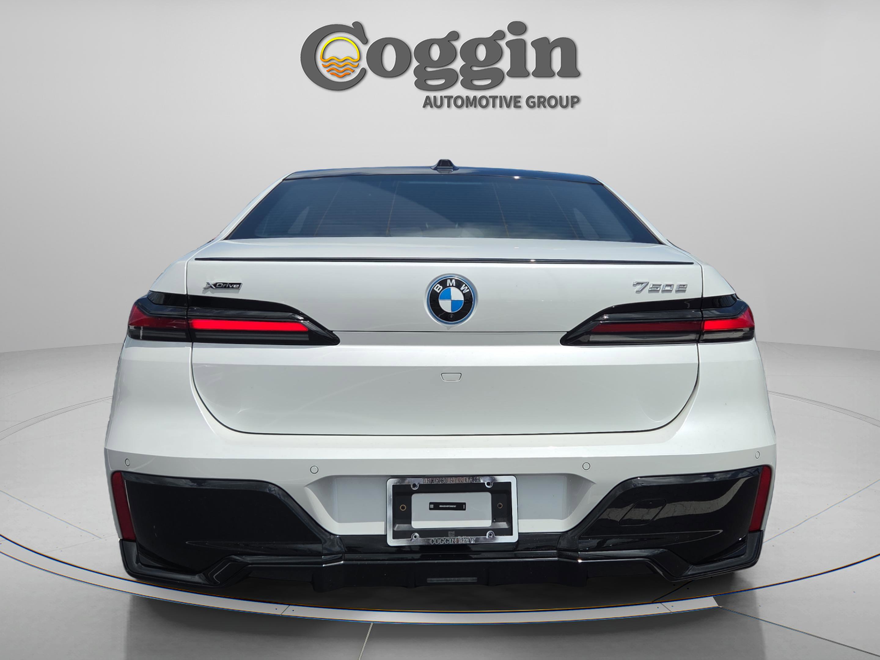Used 2026 BMW 750e xDrive w/ Luxury Rear Seating Package AWD/4WD image 4