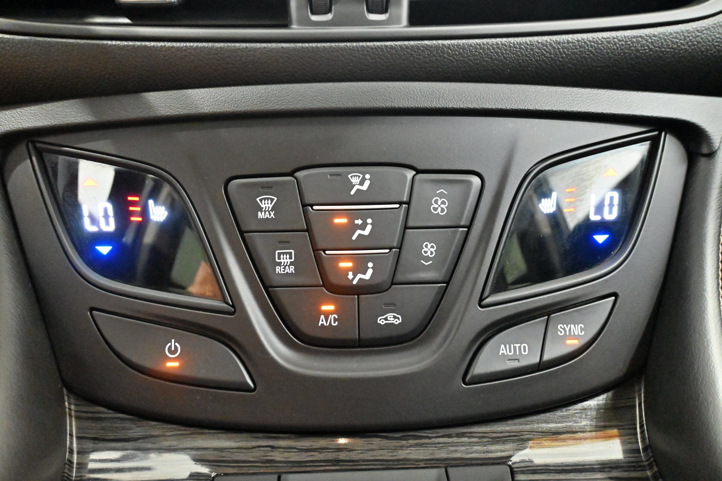 Used 2017 Buick Envision Essence AWD/4WD image 19