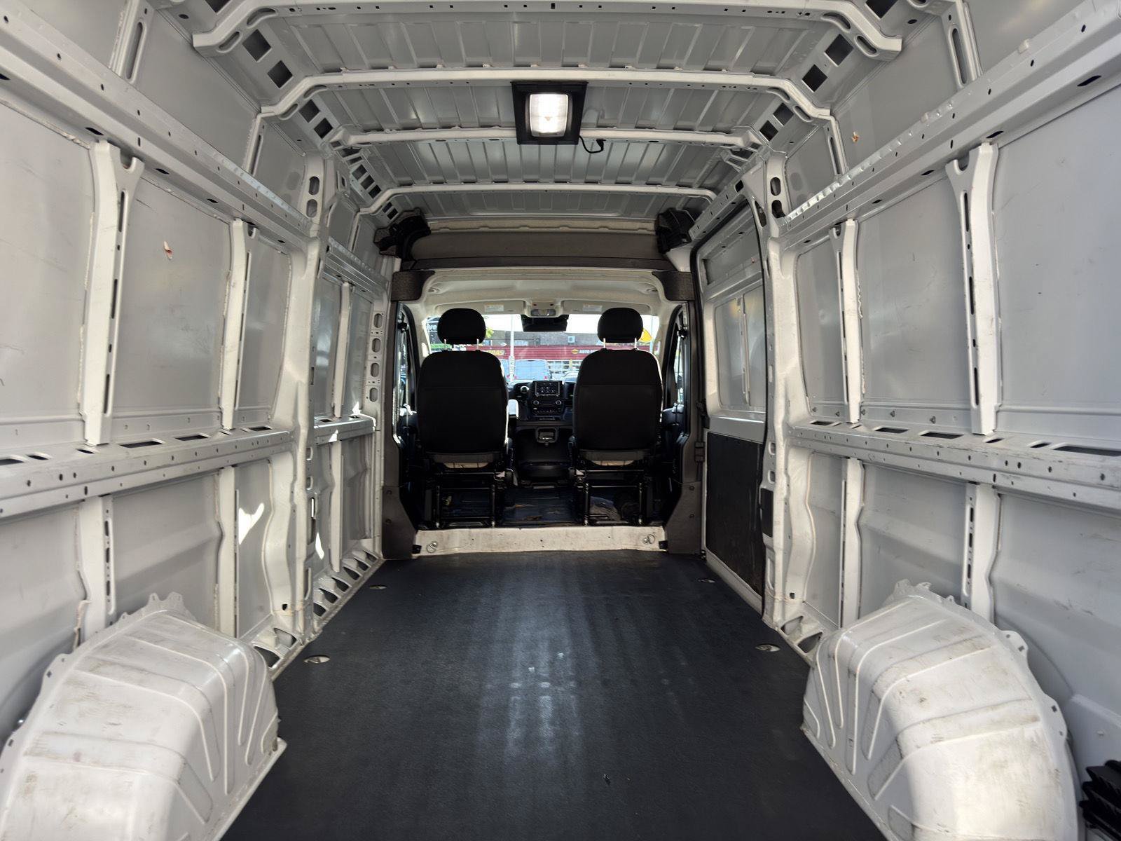 Used 2025 RAM ProMaster 2500 w/ Convenience Group FWD image 9