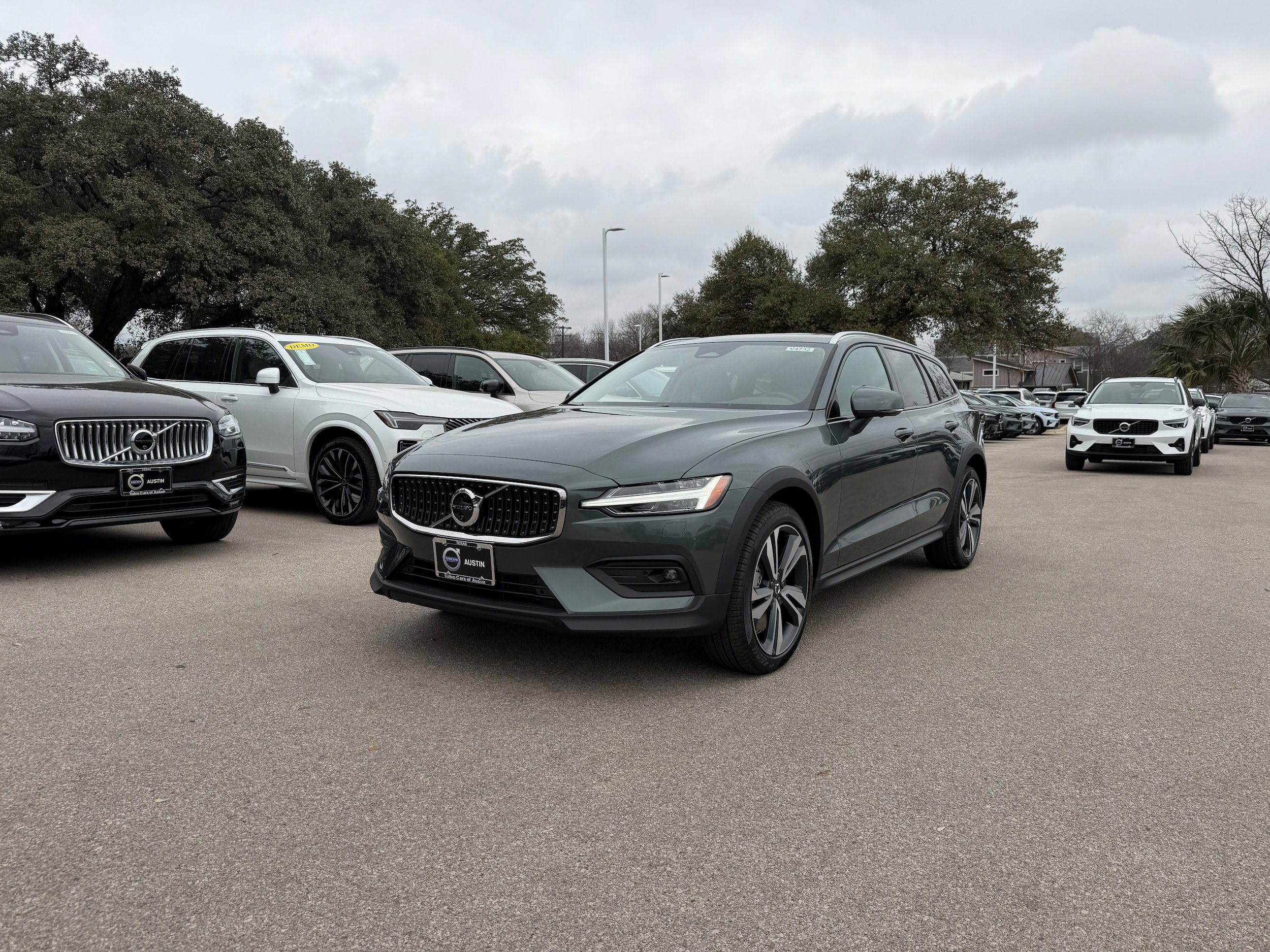 New 2026 Volvo V60 B5 Cross Country Plus w/ Protection Package Premier AWD/4WD image 2