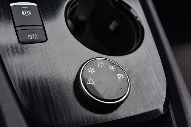 Certified 2025 Nissan Rogue SV image 17