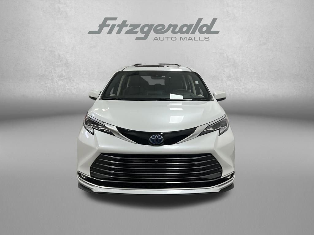 Used 2022 Toyota Sienna Platinum image 10