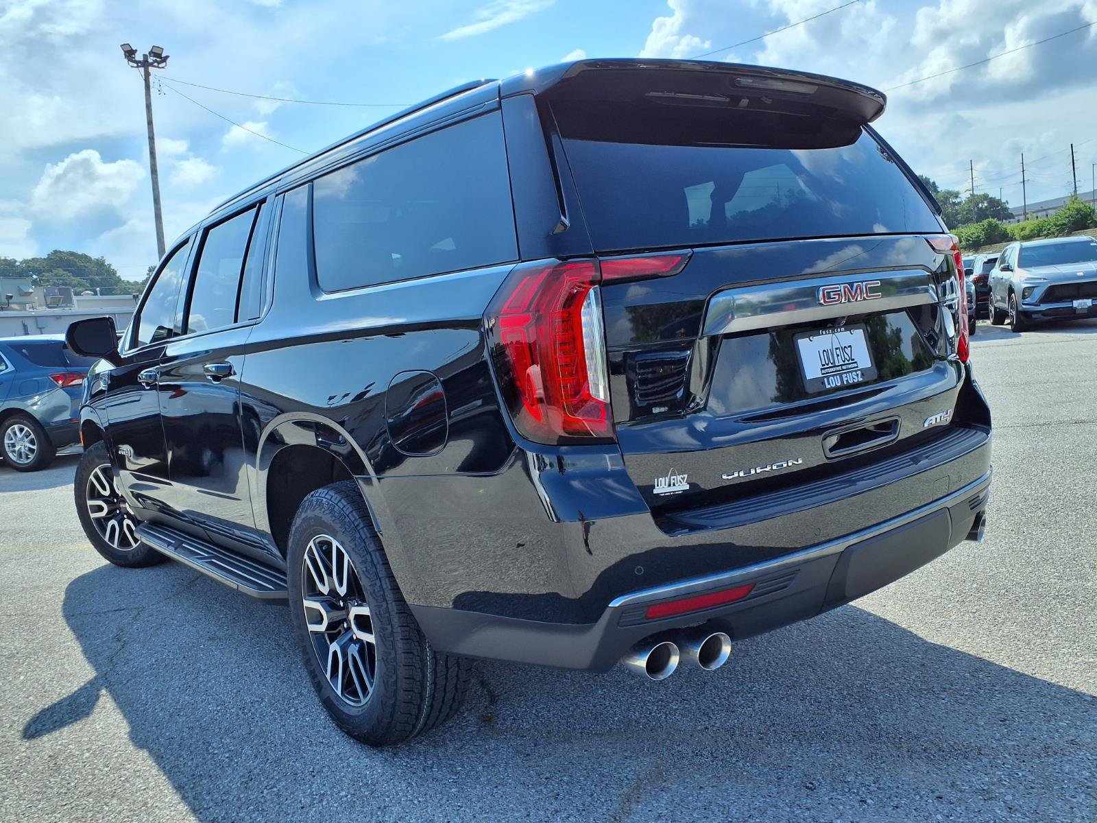 Used 2024 GMC Yukon XL AT4 AWD/4WD image 38