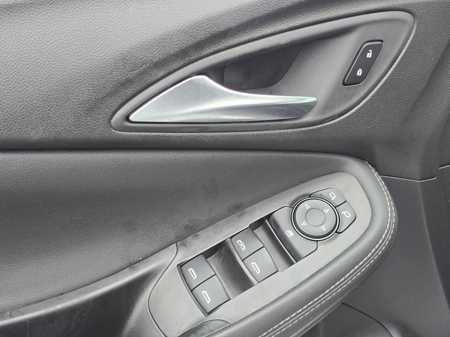 Used 2024 Buick Encore GX Sport Touring image 29