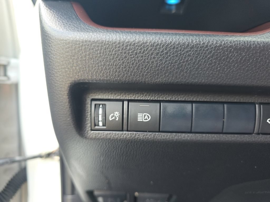 Used 2019 Toyota RAV4 Limited FWD image 17