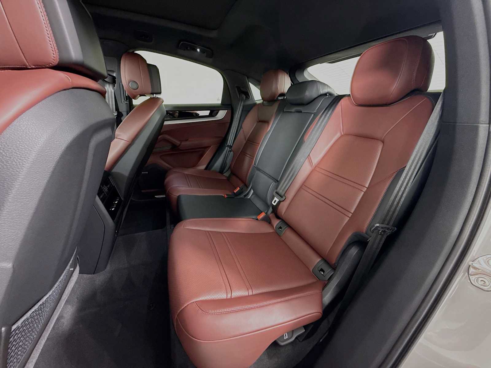 Certified 2025 Porsche Cayenne Coupe AWD/4WD image 22