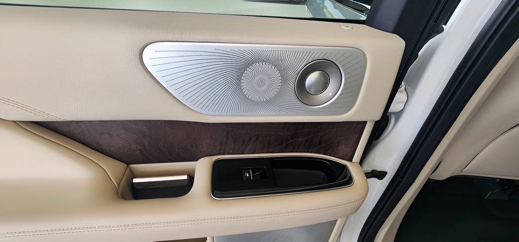Used 2020 Lincoln Navigator Reserve w/ Luxury Package image 22