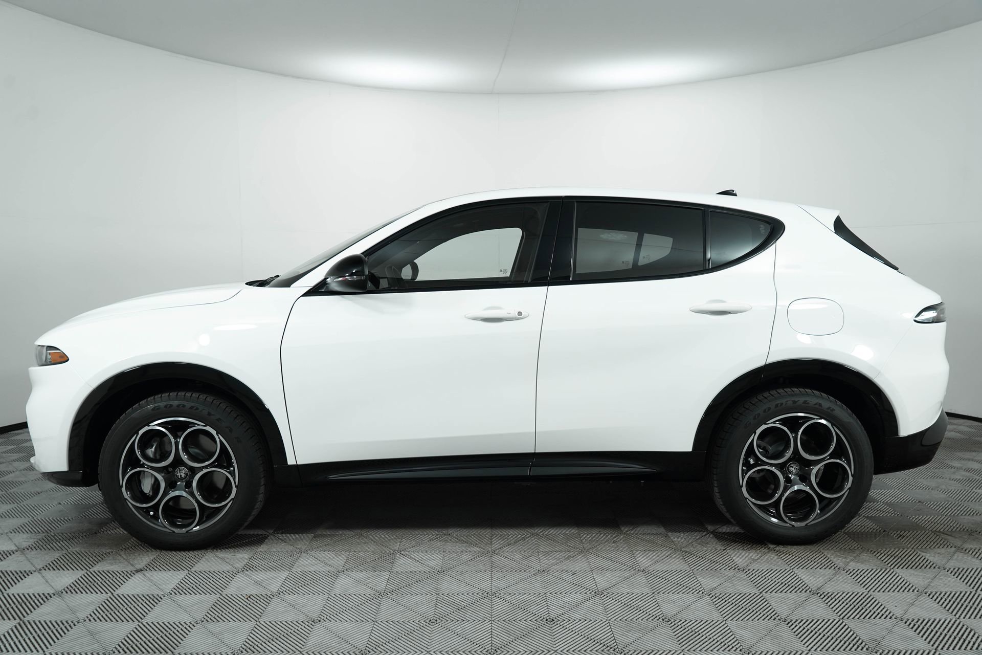 New 2025 Alfa Romeo Tonale w/ Premium Package image 4