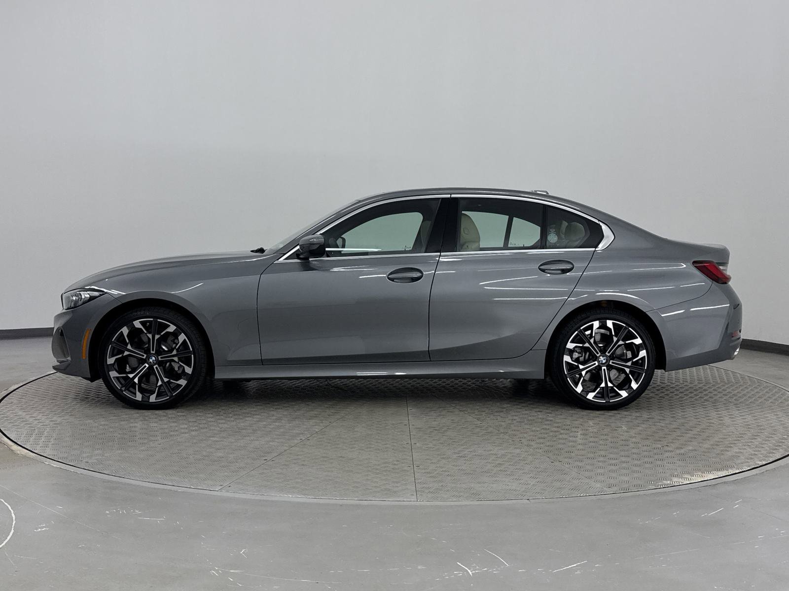 New 2025 BMW 330i xDrive Sedan w/ Premium Package image 4