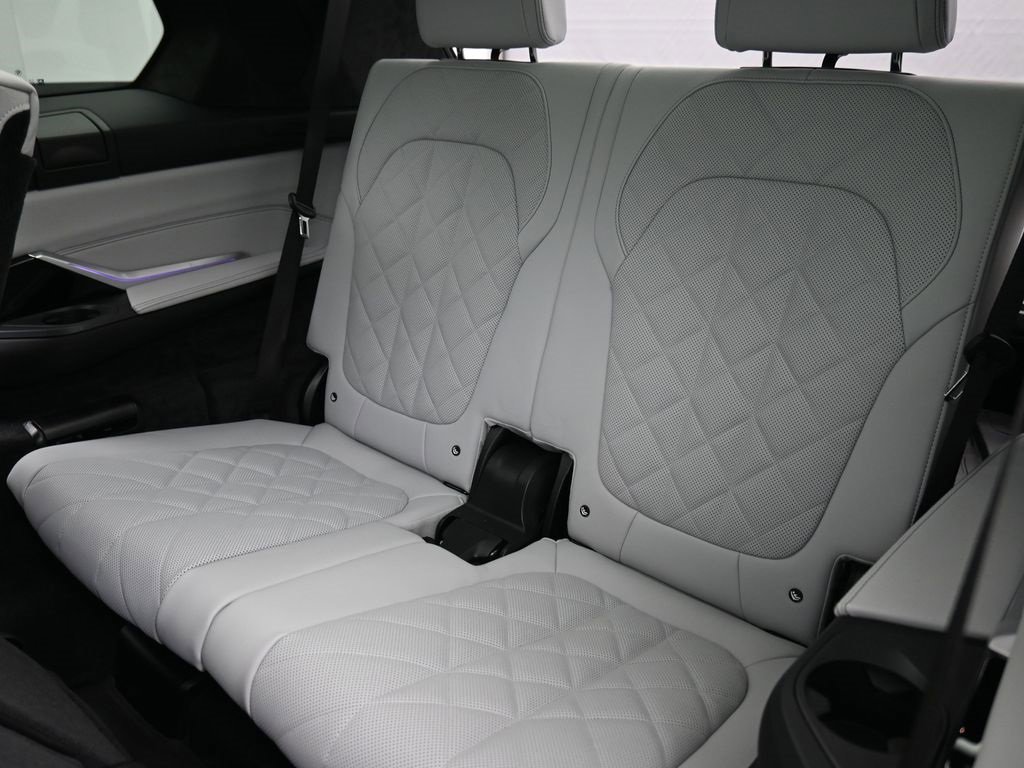 Used 2026 BMW X7 xDrive40i w/ M Sport Package image 17