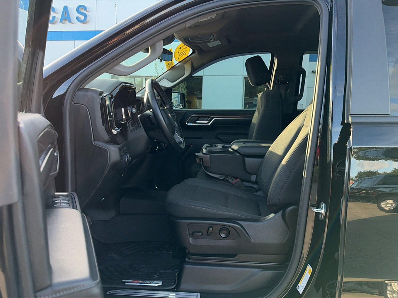 Used 2024 Chevrolet Silverado 1500 LT w/ Z71 Off-Road Package AWD/4WD image 12