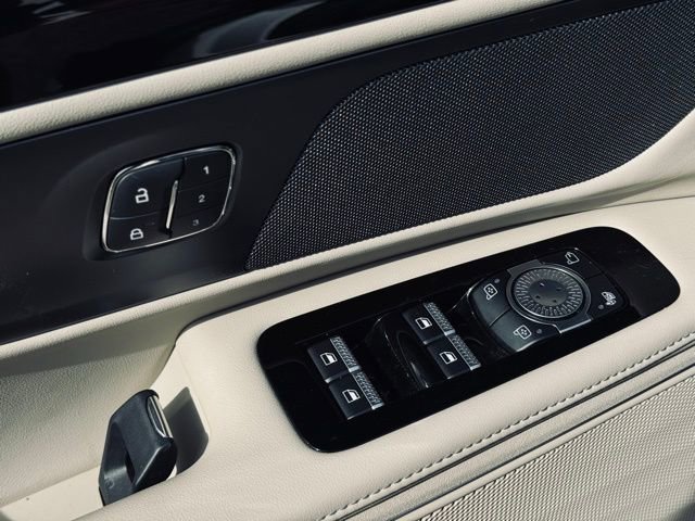 Used 2025 Lincoln Nautilus Premier image 14