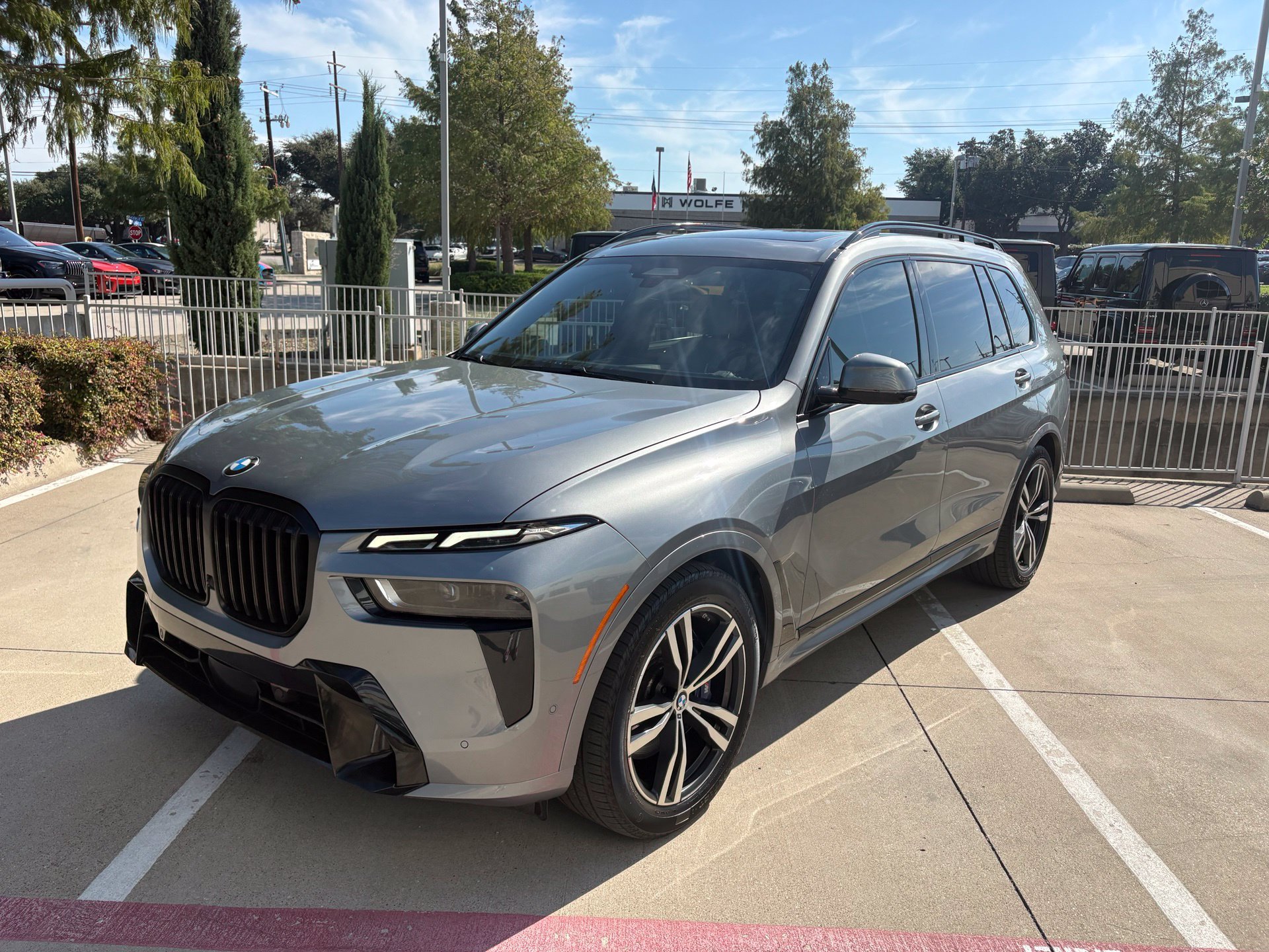 Used 2023 BMW X7 xDrive40i w/ M Sport Package AWD/4WD image 1