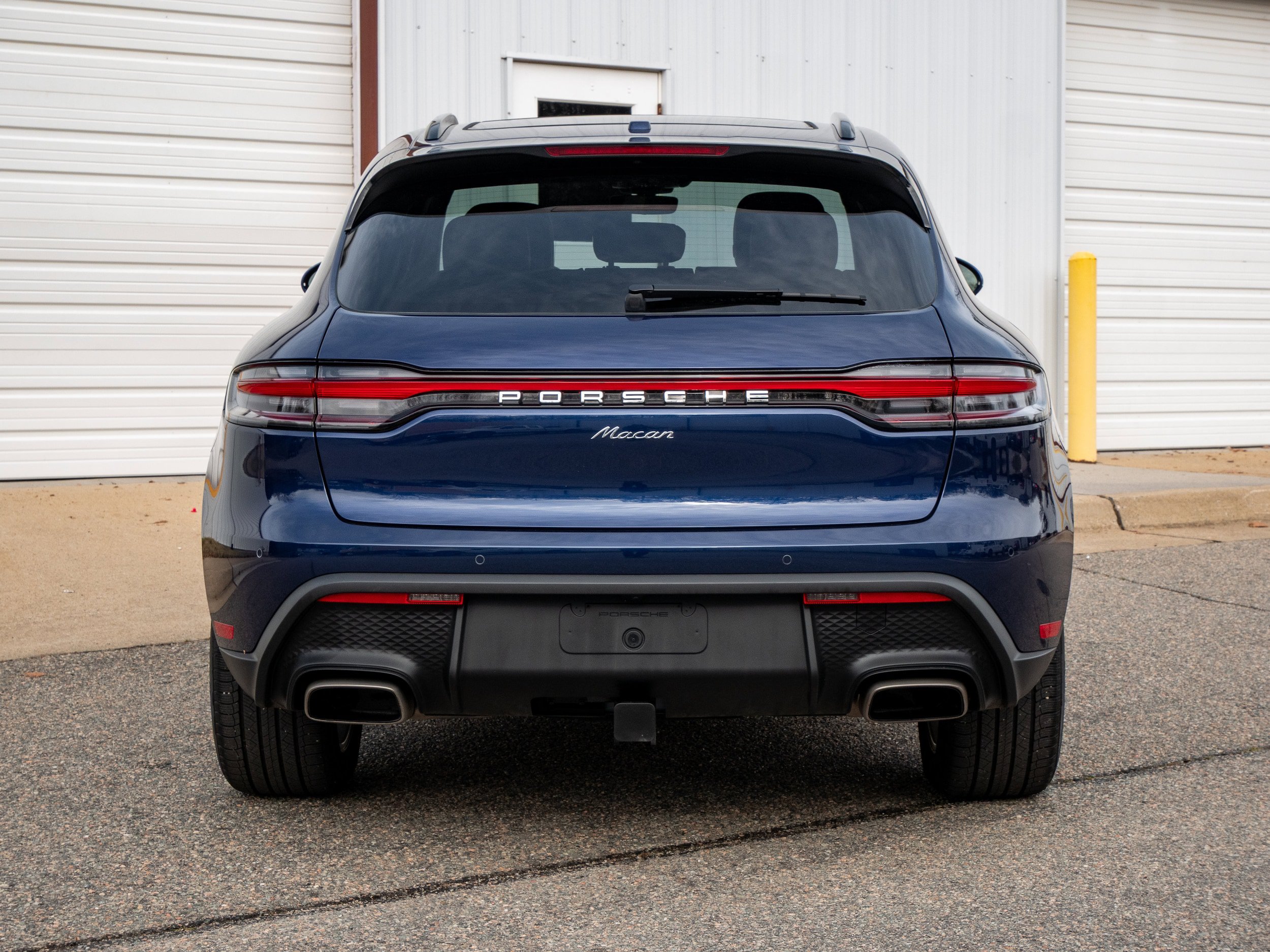 Certified 2025 Porsche Macan AWD/4WD image 6
