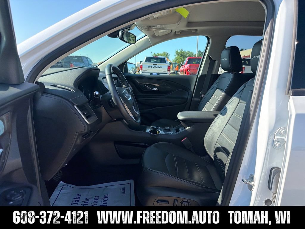 Used 2024 GMC Terrain Denali w/ Denali Premium Package AWD/4WD image 9