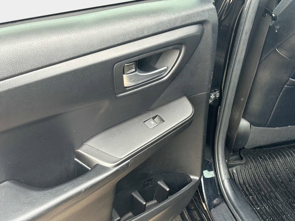 Used 2017 Toyota Camry SE FWD image 11
