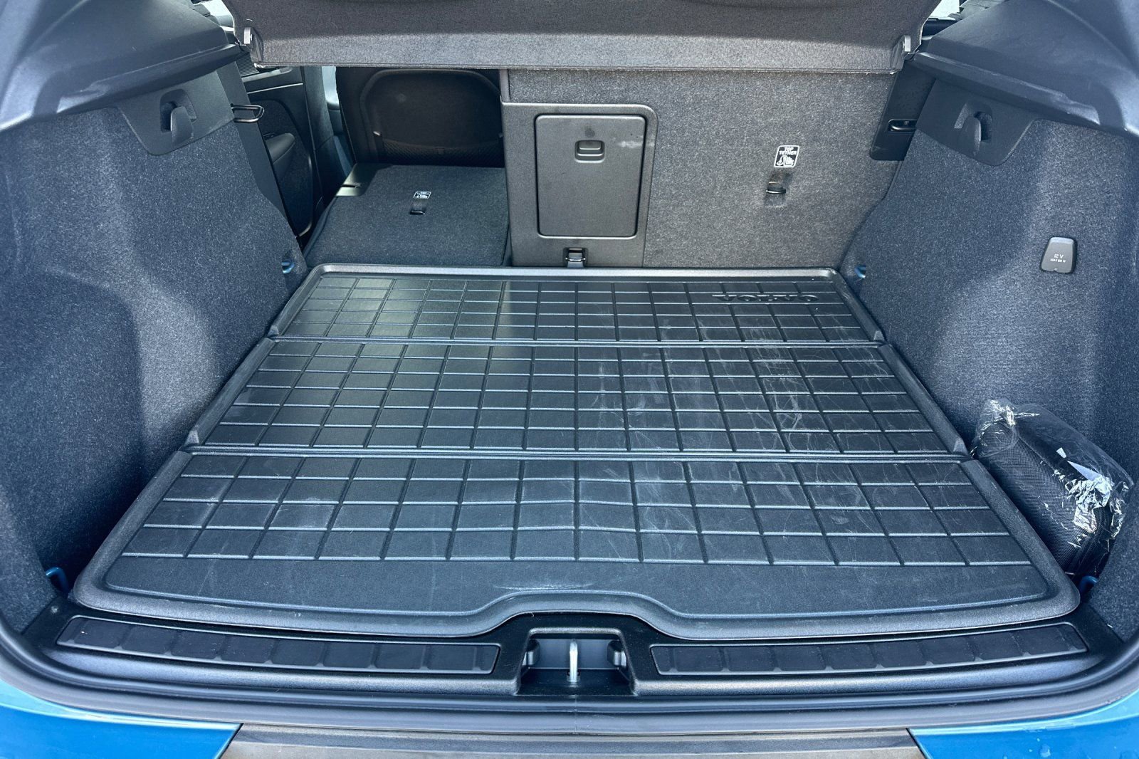 Certified 2023 Volvo XC40 B5 Plus w/ Driver Assist Package image 18