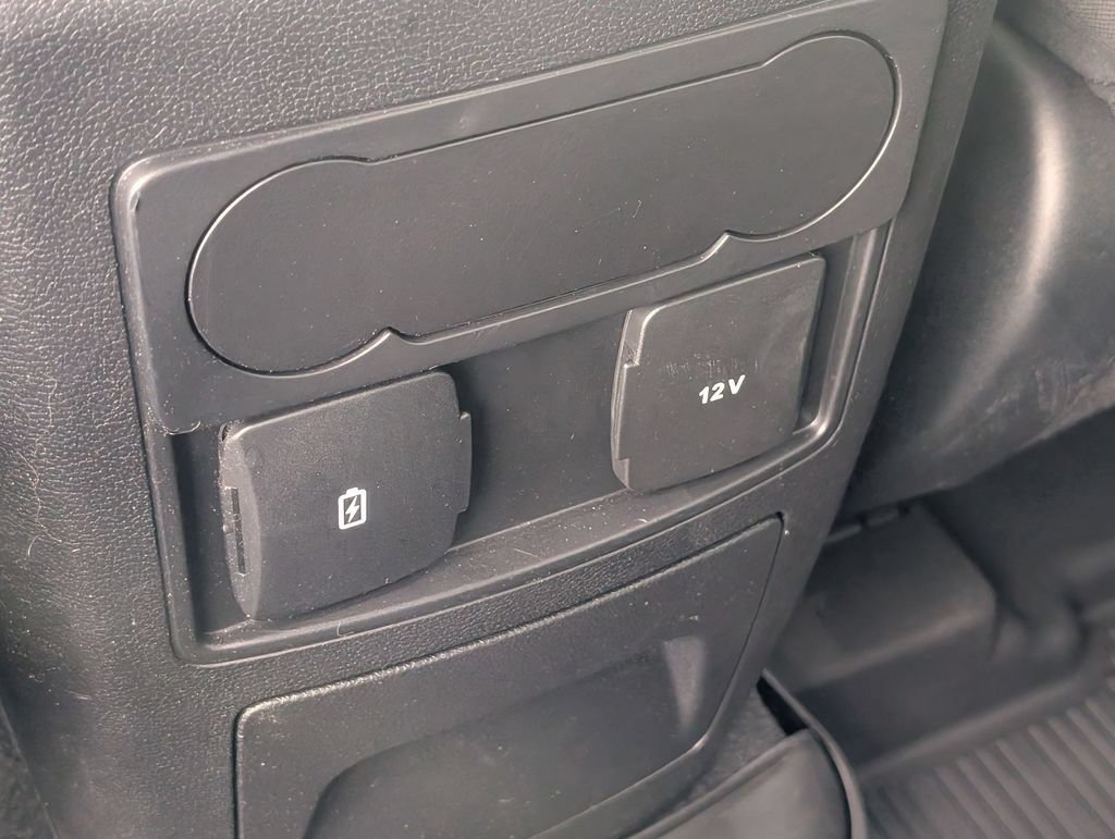 Used 2023 Ford Explorer XLT AWD/4WD image 26