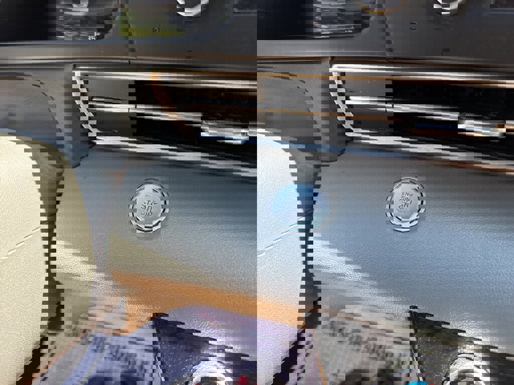 Used 2023 Hyundai Elantra SEL image 32