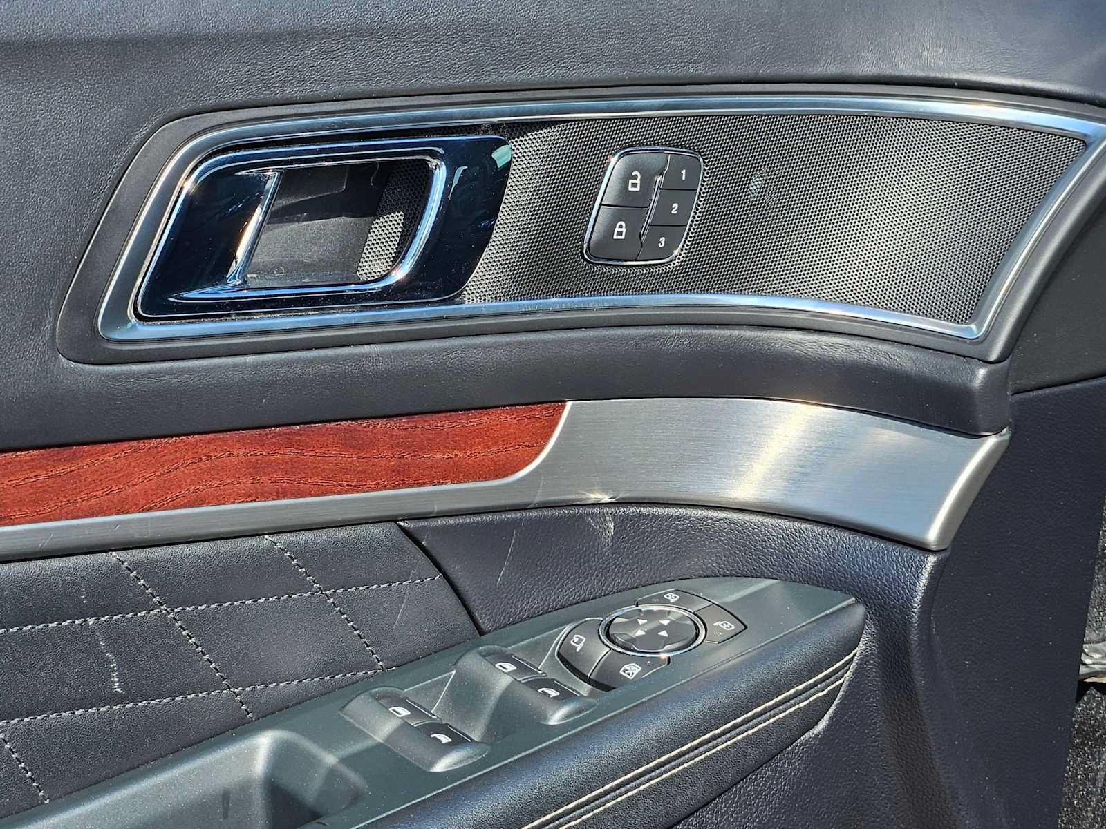 Used 2018 Ford Explorer Platinum AWD/4WD image 26