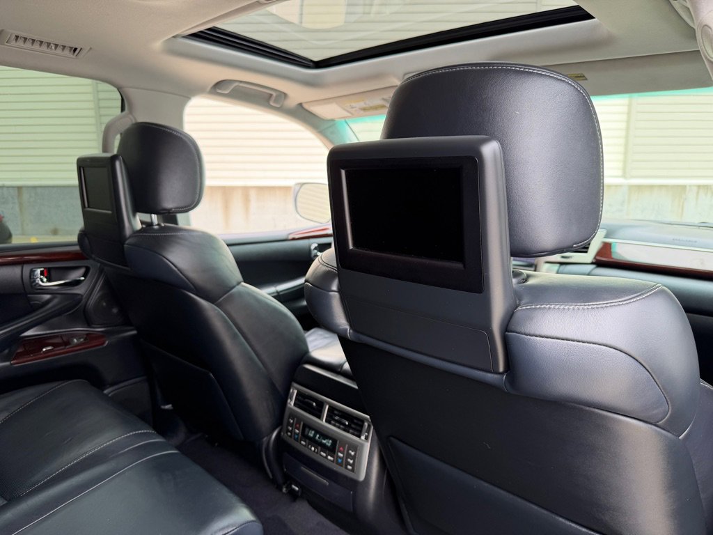 Used 2013 Lexus LX 570 4WD w/ Luxury Pkg image 17