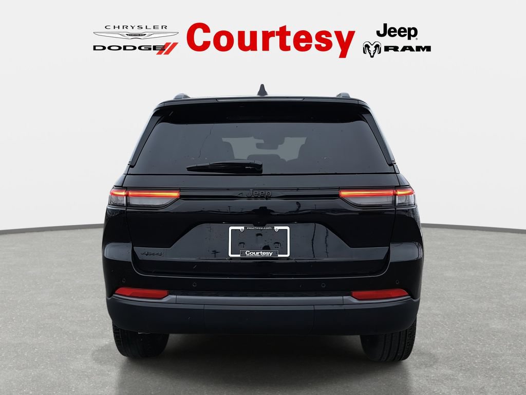 New 2026 Jeep Grand Cherokee Limited w/ Limited Altitude Package AWD/4WD image 4