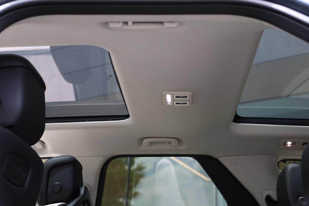 New 2026 Land Rover Discovery S AWD/4WD image 15