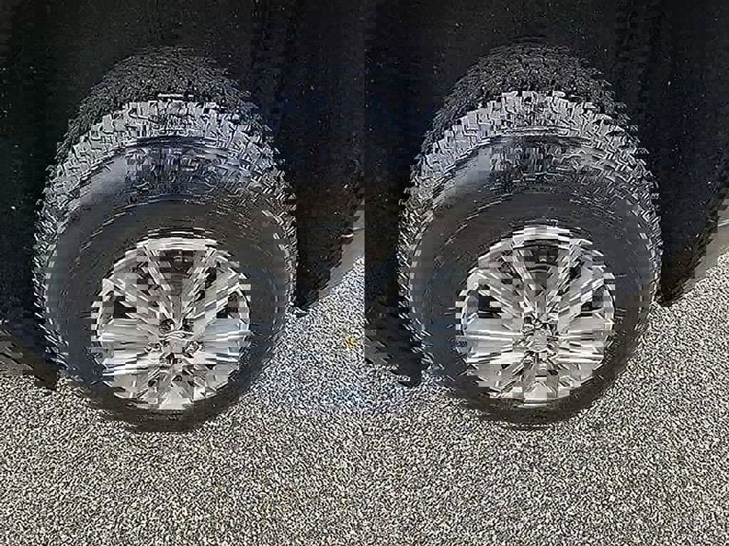 Used 2023 Chevrolet Traverse LT image 53