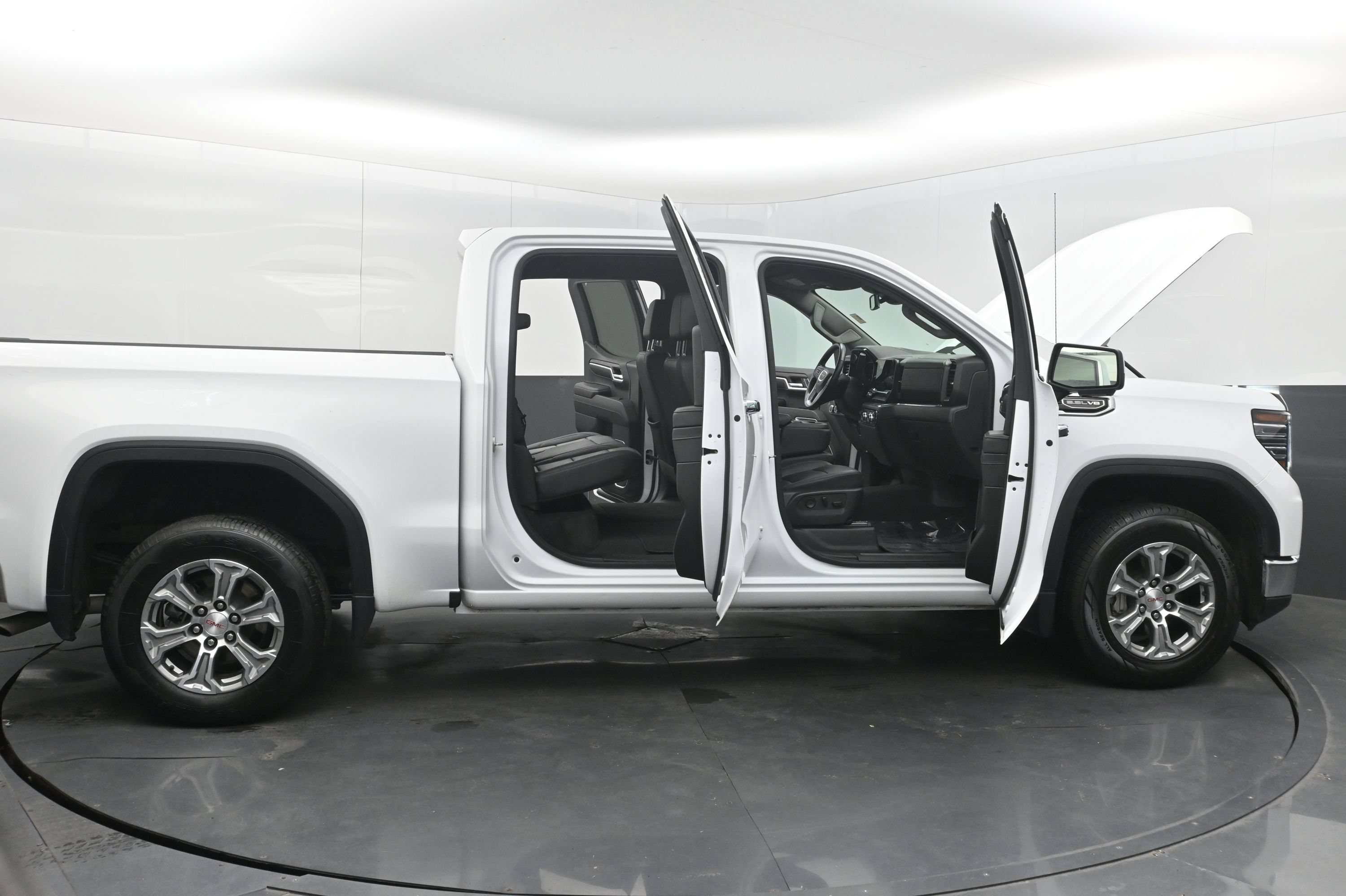 Used 2025 GMC Sierra 1500 SLT RWD image 45